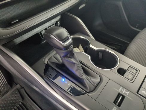Used 2020 Toyota Highlander LE FWD image 24