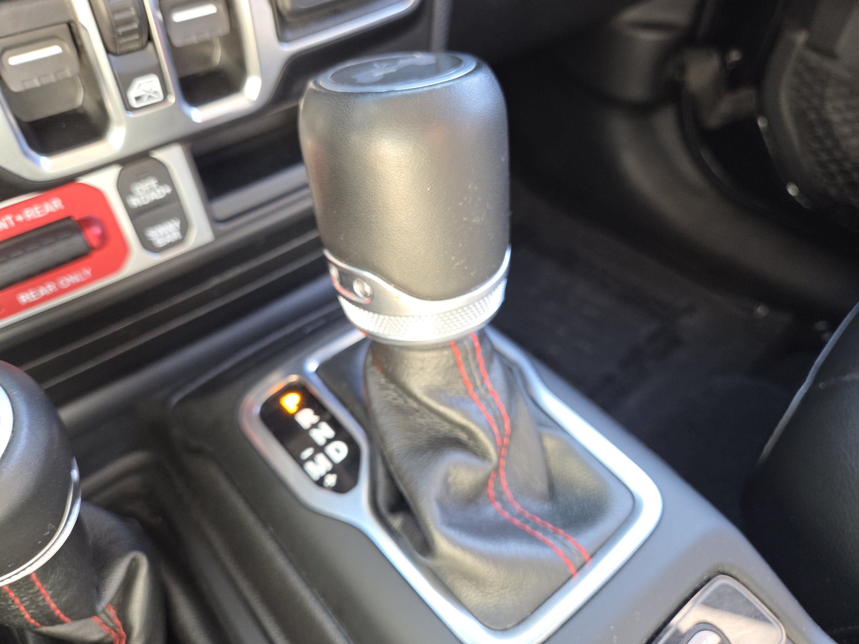 Used 2022 Jeep Wrangler Unlimited Rubicon w/ Cold Weather Group AWD/4WD image 34