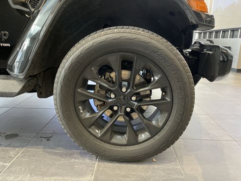 Used 2023 Jeep Gladiator Overland image 12