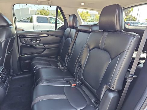 Used 2025 Honda Pilot EX-L image 16