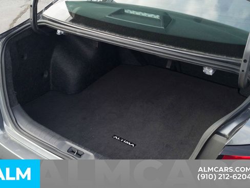 Used 2025 Nissan Altima 2.5 SV image 8