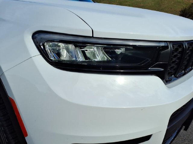 Used 2024 Jeep Grand Cherokee L Laredo AWD/4WD image 3