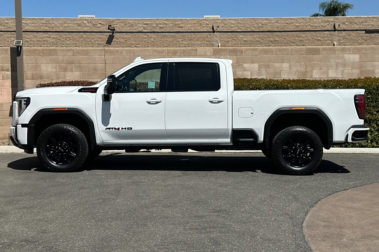 Certified 2024 GMC Sierra 2500 AT4 w/ AT4 Premium Plus Package AWD/4WD image 7
