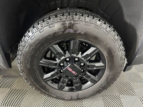 Used 2025 GMC Sierra 2500 AT4 w/ AT4 Premium Plus Package AWD/4WD image 37