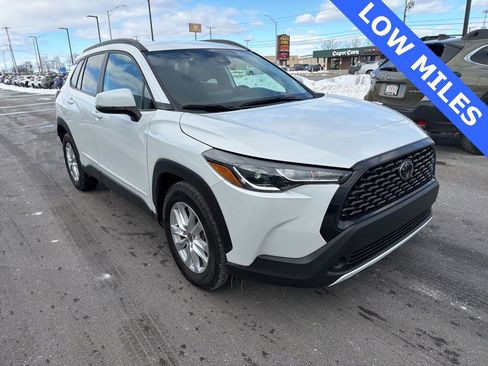 Used 2022 Toyota Corolla Cross LE image 1