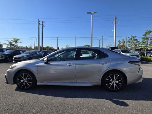 Used 2024 Toyota Camry SE image 4