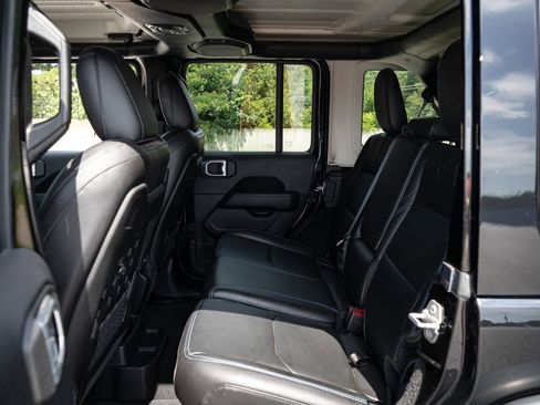 Used 2021 Jeep Wrangler Unlimited Rubicon 4xe w/ Cold Weather Group AWD/4WD image 18