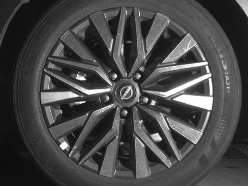 Used 2025 Nissan Altima 2.5 SV FWD image 12