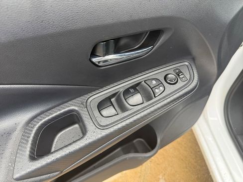Used 2025 Nissan Versa SV w/ Trunk Package FWD image 11