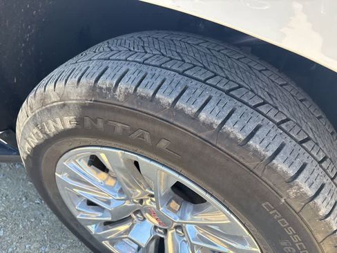 Used 2025 GMC Yukon XL Denali AWD/4WD image 6