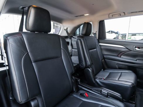 Used 2017 Toyota Highlander XLE image 34