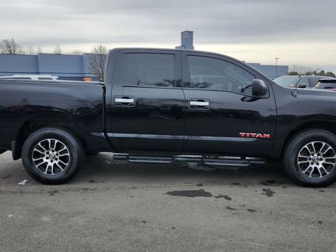 Used 2021 Nissan Titan SV w/ Accessory Utility Package image 18