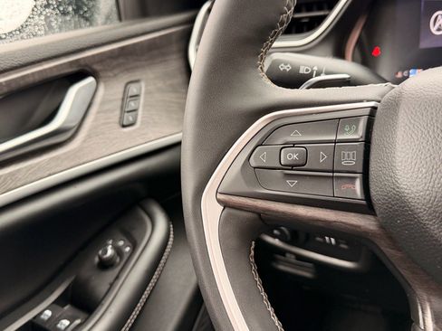 Used 2023 Jeep Grand Cherokee L Limited image 18