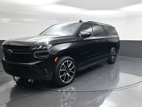 Used 2024 Chevrolet Suburban RST image 7