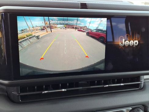 Used 2025 Jeep Wrangler Sahara image 19