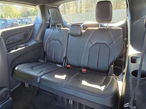 New 2026 Chrysler Pacifica Select image 7