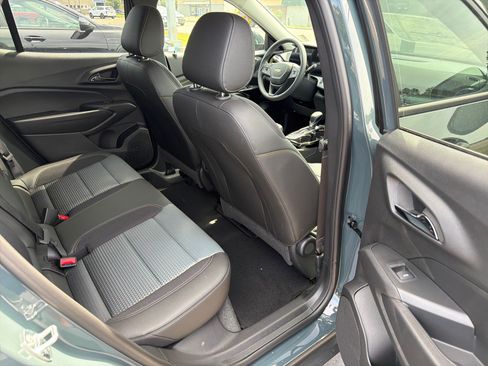 New 2026 Chevrolet Trax LT w/ Sunroof Package FWD image 18