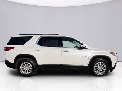 Used 2021 Chevrolet Traverse LT image 17