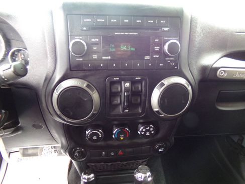 Used 2015 Jeep Wrangler Unlimited Sport w/ Quick Order Package 24S AWD/4WD image 38