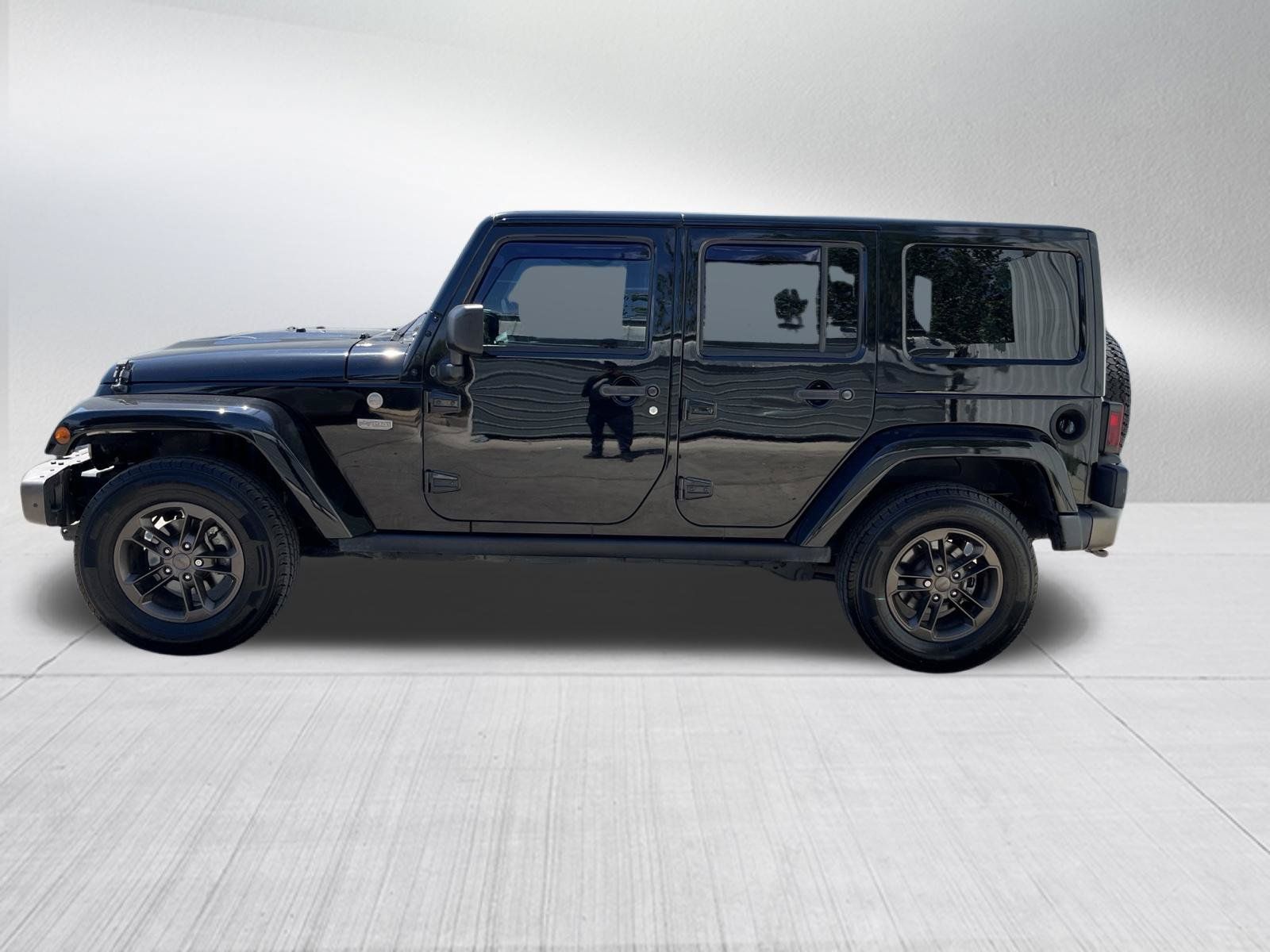 Used 2016 Jeep Wrangler Unlimited Sahara AWD/4WD image 4