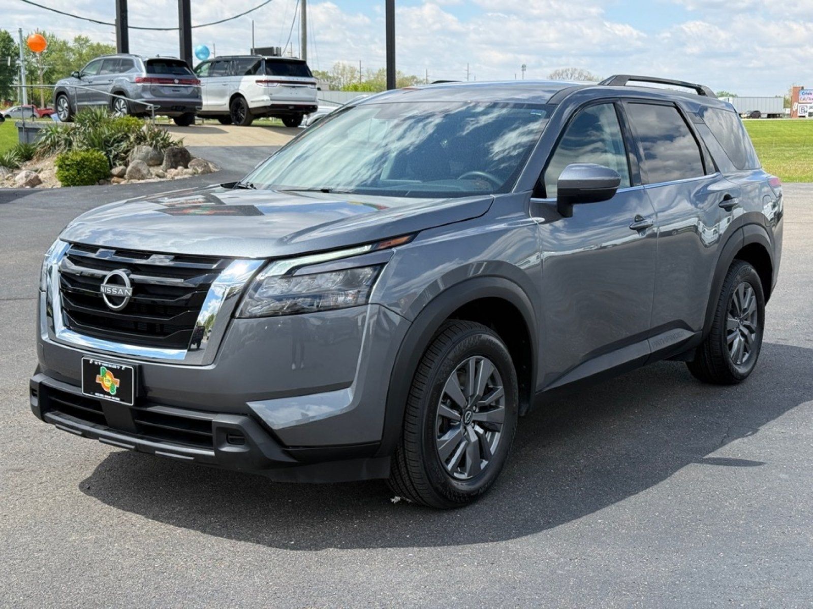 Used 2025 Nissan Pathfinder SV FWD image 4