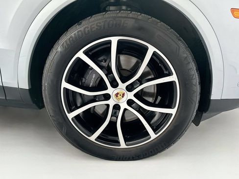 Used 2024 Porsche Cayenne Coupe AWD/4WD image 31