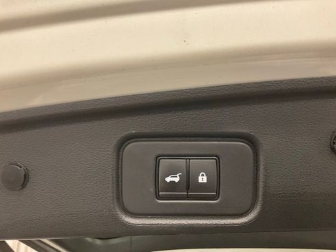 Used 2023 Nissan Pathfinder SL image 37