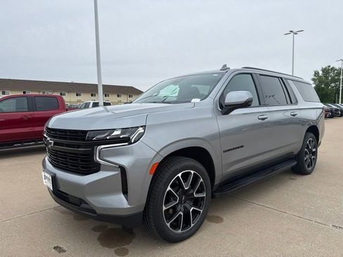 Used 2024 Chevrolet Suburban RST w/ Luxury Package AWD/4WD image 7