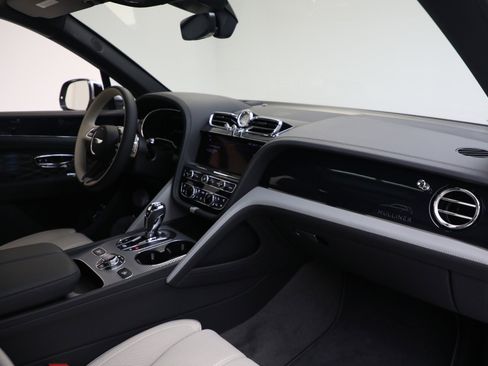 New 2025 Bentley Bentayga Extended Wheelbase image 26
