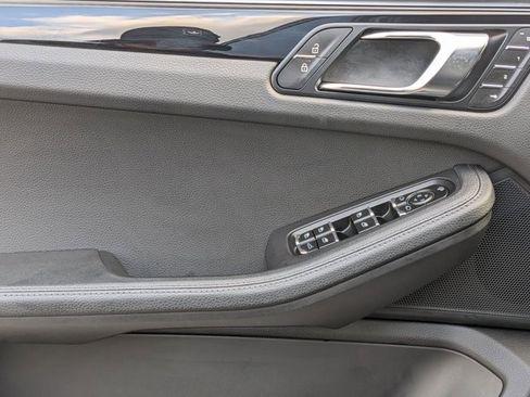 Certified 2025 Porsche Macan image 13