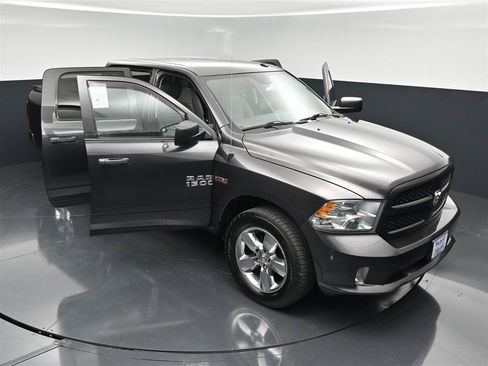 Used 2018 RAM 1500 Express w/ Express Value Package AWD/4WD image 35
