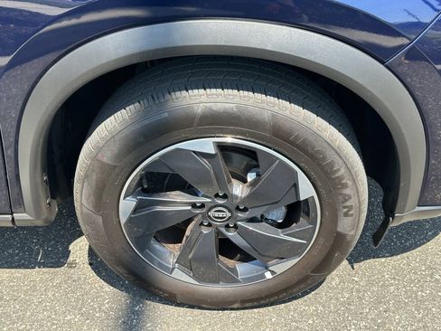 Certified 2025 Nissan Rogue SV AWD/4WD image 10