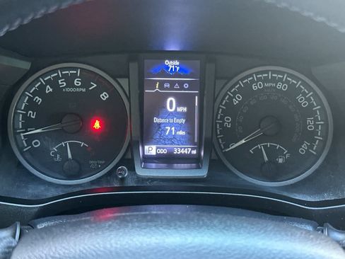 Used 2021 Toyota Tacoma TRD Off-Road w/ Technology Package AWD/4WD image 23