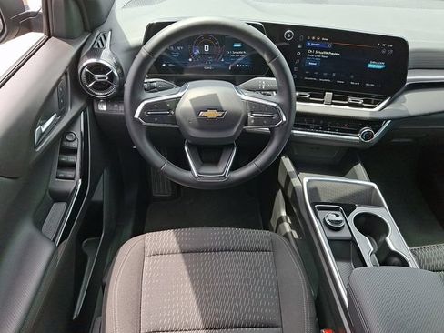 Used 2026 Chevrolet Equinox LT FWD image 11