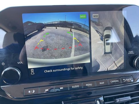 Used 2024 Nissan Pathfinder SL w/ Black Appearance Package image 24