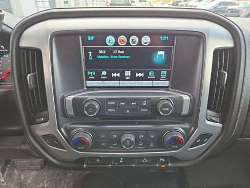 Used 2018 GMC Sierra 1500 SLE w/ Black Pack image 9