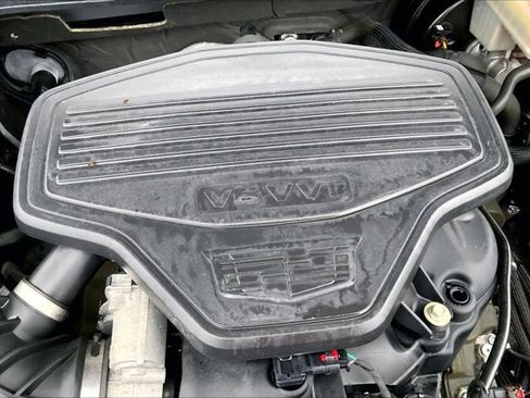 Used 2018 Cadillac XT5 Luxury w/ Driver Awareness Package image 32