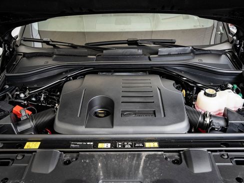 New 2026 Land Rover Range Rover SE image 36