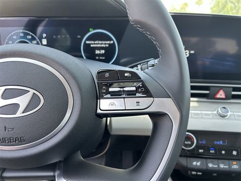 New 2025 Hyundai Elantra Limited image 27