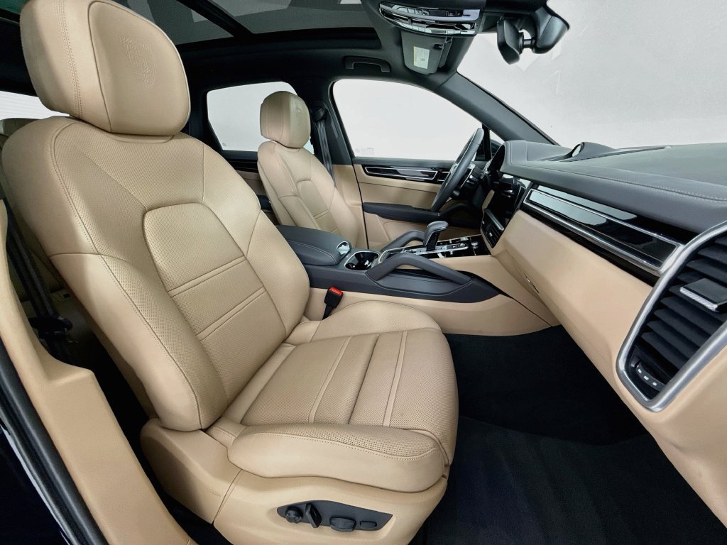 Certified 2023 Porsche Cayenne AWD/4WD image 30