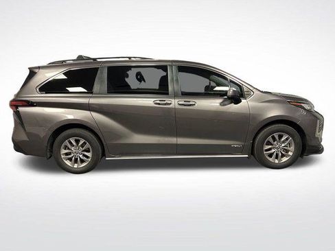 Used 2021 Toyota Sienna LE FWD image 36