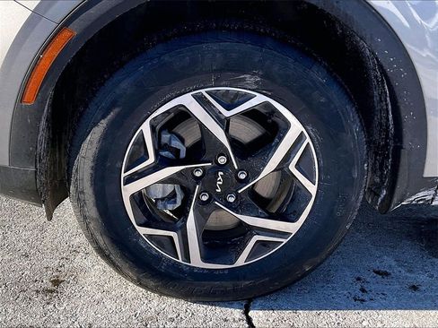 Used 2023 Kia Sportage LX image 7