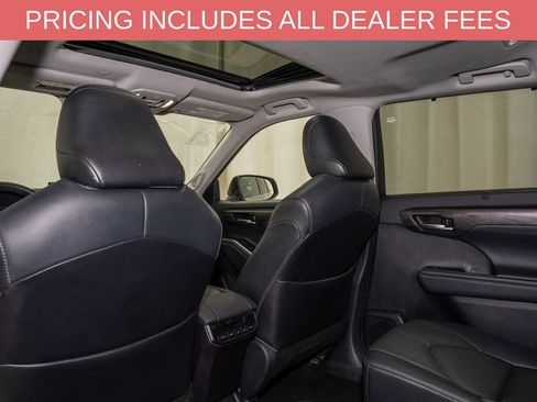 Used 2021 Toyota Highlander Limited FWD image 10