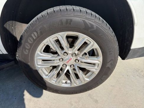 Used 2022 GMC Yukon SLT w/ SLT Premium Package image 6