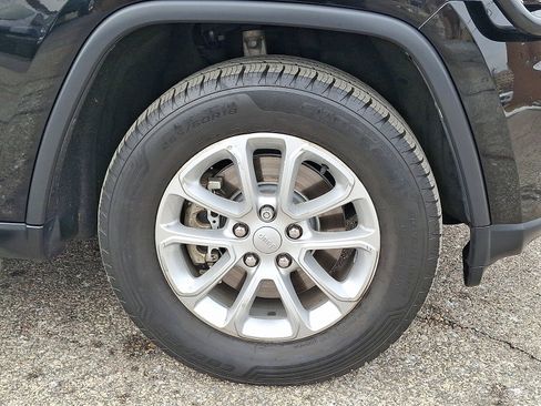 Used 2021 Jeep Grand Cherokee Laredo X image 8