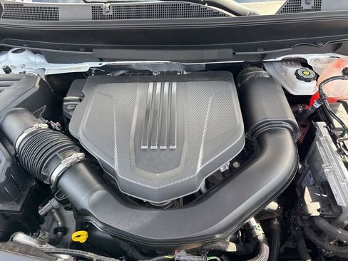 Used 2025 GMC Acadia Elevation image 36