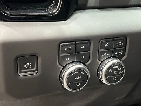 Used 2024 GMC Sierra 1500 AT4X image 19