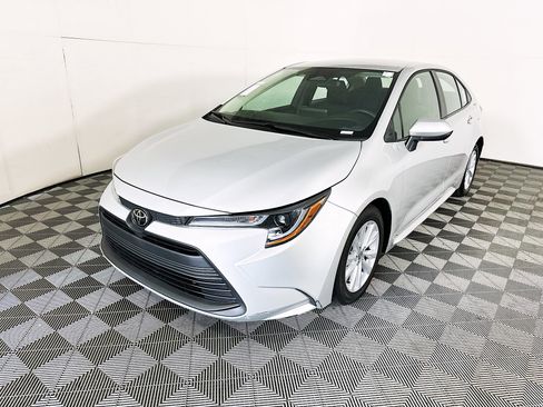 Used 2023 Toyota Corolla LE w/ LE Convenience Package FWD image 7