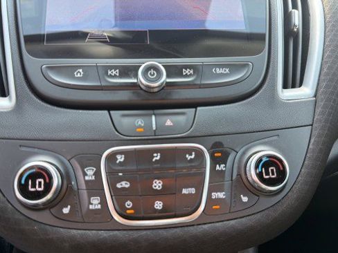 Used 2024 Chevrolet Malibu LT FWD image 25