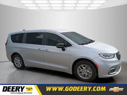 Used 2024 Chrysler Pacifica Touring-L